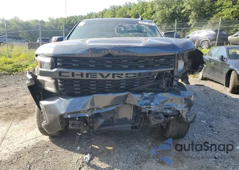 2021 Chevrolet Silverado K1500 Custom из США, поврежденный, VIN 1GCPYBEKXMZ400081